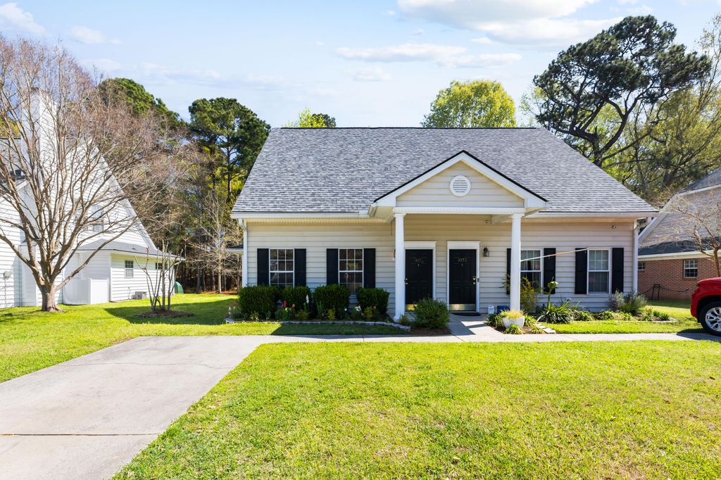 Photo of 3076 Queensgate Way, Mount Pleasant, SC 29466 (MLS # 26008756)