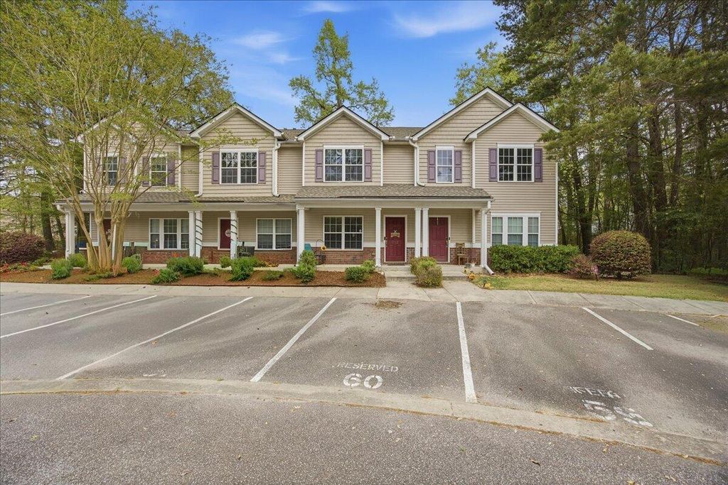 Photo of 302 Twin Tree Drive, Summerville, SC 29485 (MLS # 26008644)