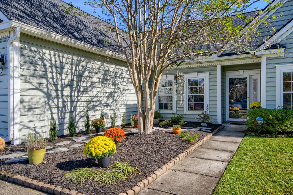 Photo of 161 Carolinian Drive, Summerville, SC 29485 (MLS # 25029862)