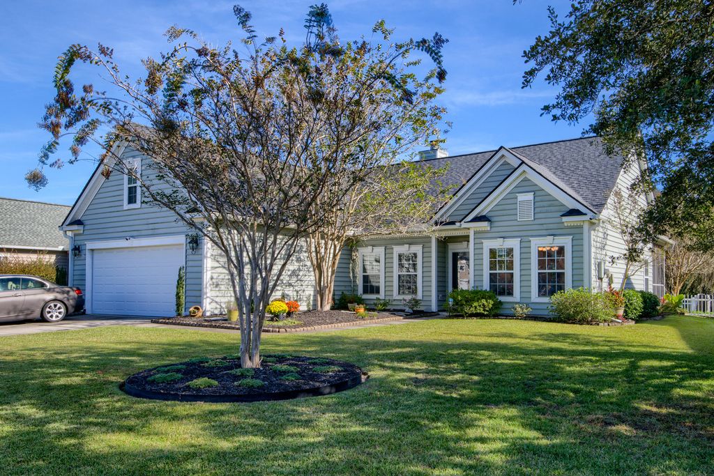 Photo of 161 Carolinian Drive, Summerville, SC 29485 (MLS # 25029862)