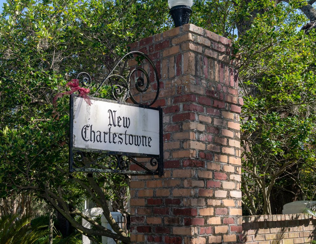 Photo of 1023 Plantation Court, Mount Pleasant, SC 29464 (MLS # 25029575)