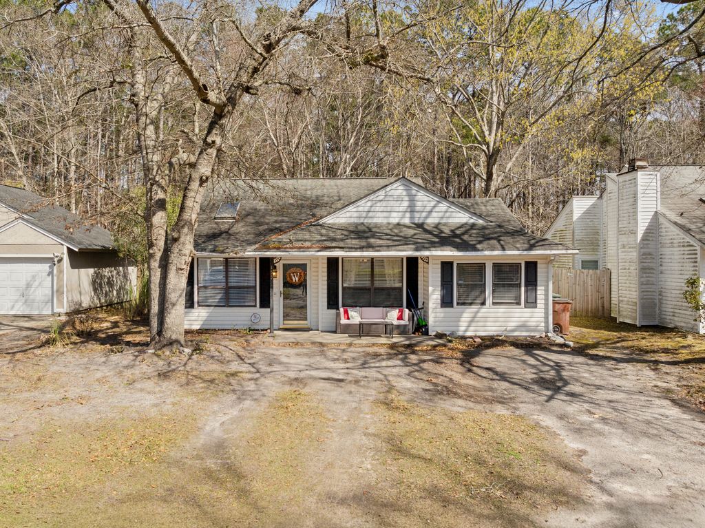 Photo of 153 Tabby Creek Circle, Summerville, SC 29486 (MLS # 26006439)