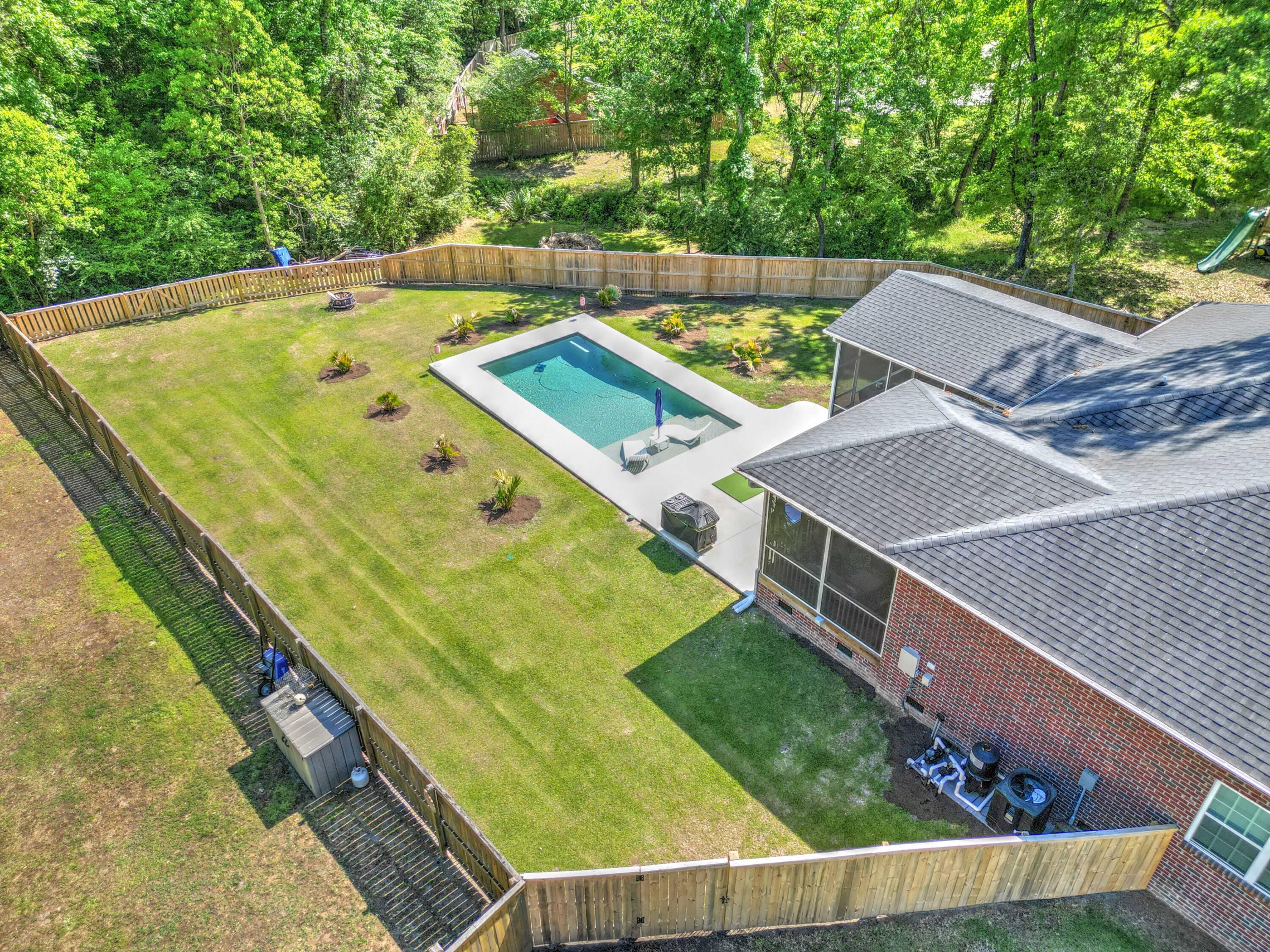 5547 Crescent View Drive