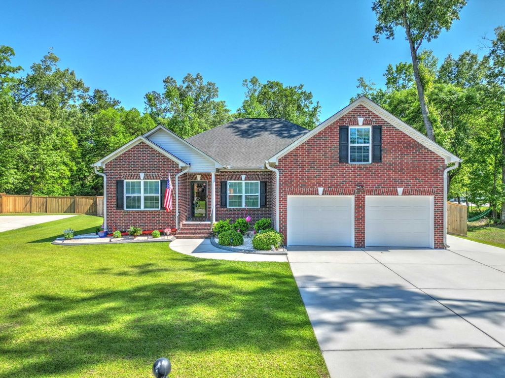 Photo of 5547 Crescent View Drive, North Charleston, SC 29420 (MLS # 26011104)