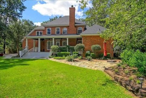 A home in North Charleston