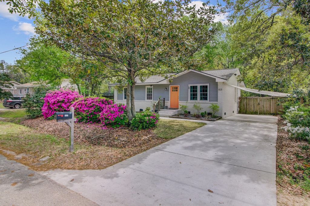 Photo of 1531 Seacroft Road, Charleston, SC 29412 (MLS # 26014395)