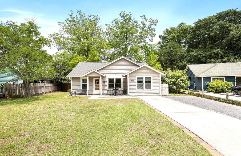 Photo of 1208 Merganser Court, Mount Pleasant, SC 29464 (MLS # 26014986)