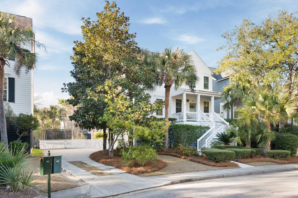 Photo of 303 S Ladd Court, Charleston, SC 29492 (MLS # 26001517)