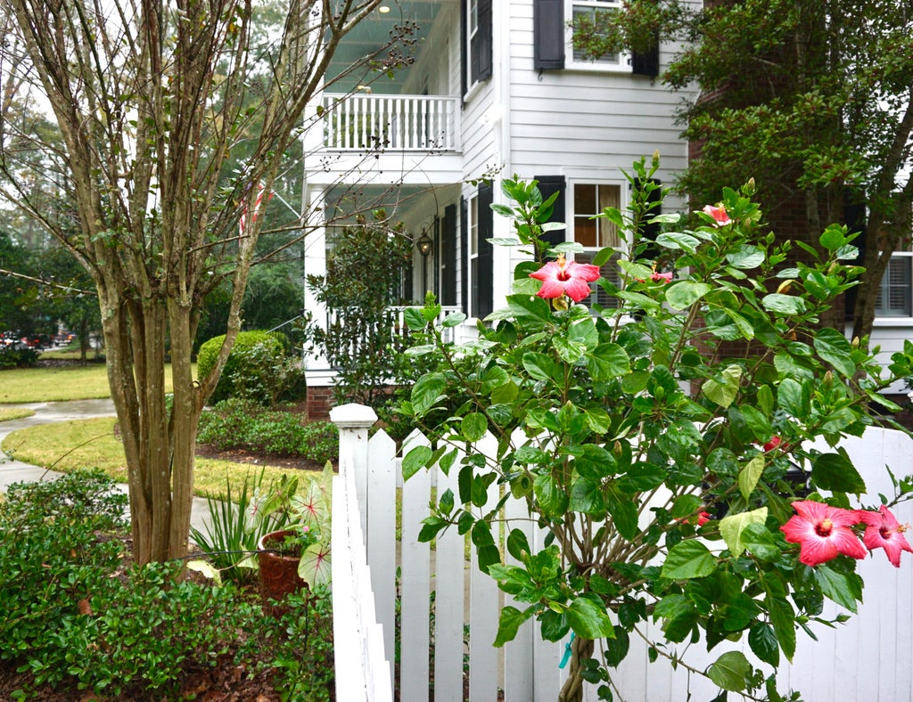 Photo of 114 E Carolina Avenue, Summerville, SC 29483 (MLS # 25011497)
