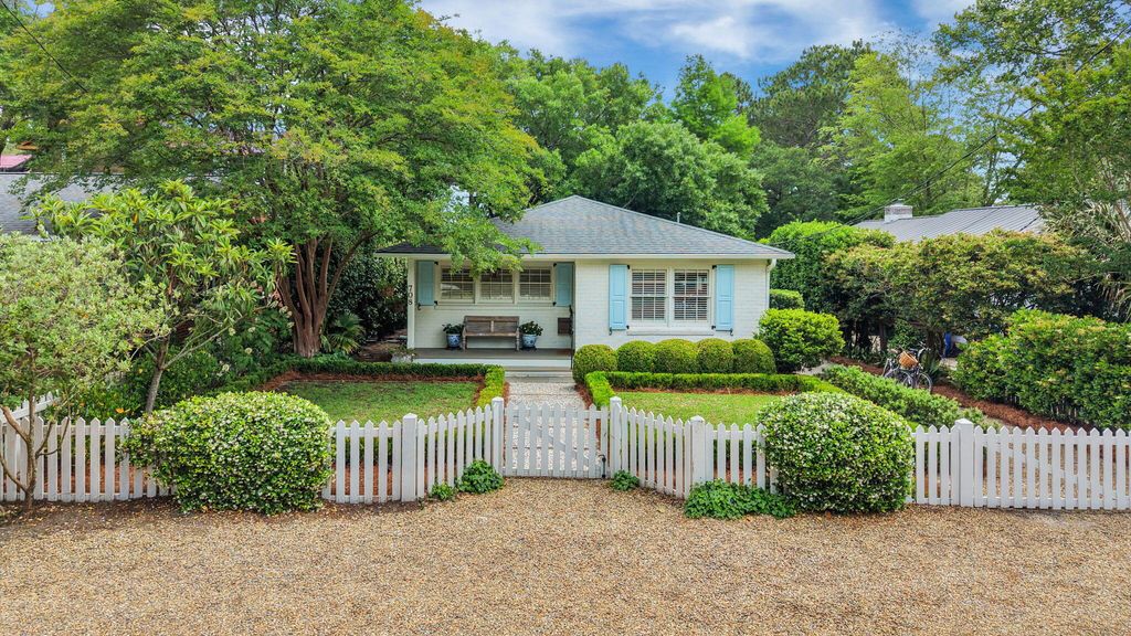 Photo of 708 Pitt Street, Mount Pleasant, SC 29464 (MLS # 26014394)