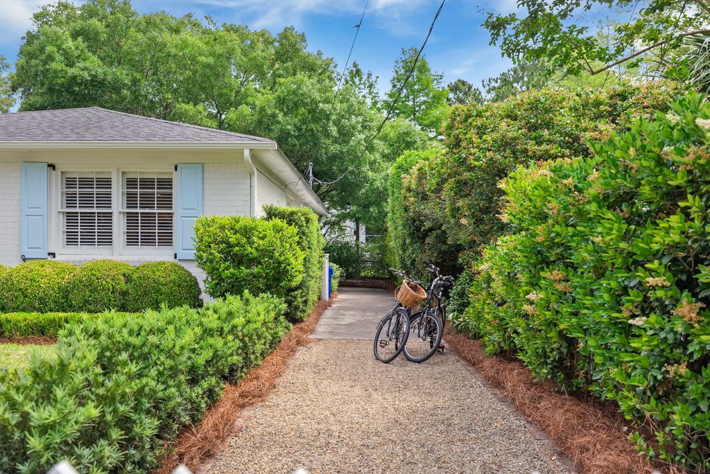 Photo of 708 Pitt Street, Mount Pleasant, SC 29464 (MLS # 26014394)