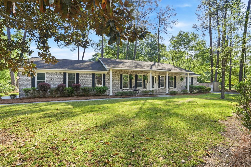 Photo of 109 Beacon Hill Lane, Summerville, SC 29485 (MLS # 26010282)