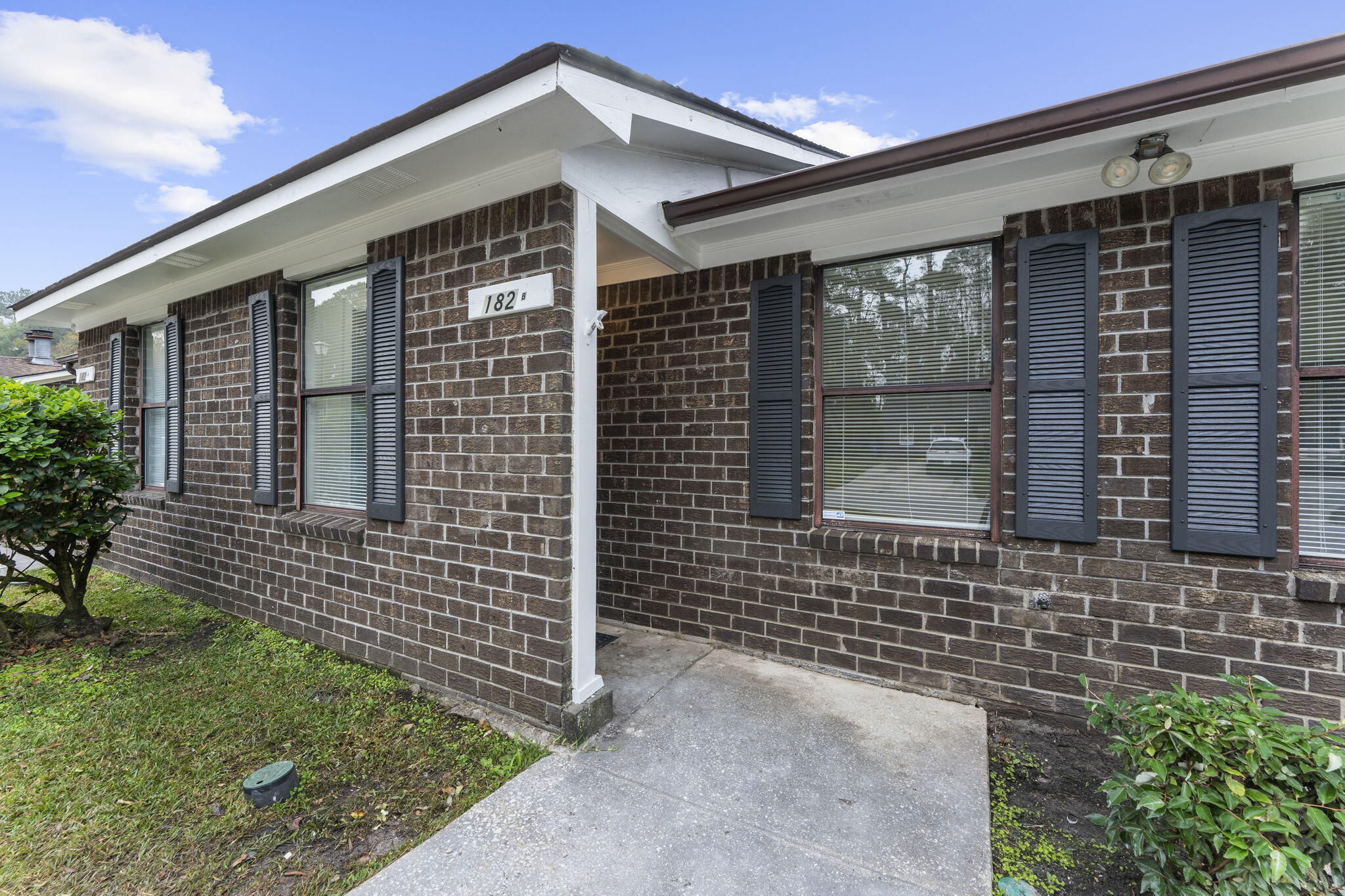 182 Dorchester Manor Boulevard A&B