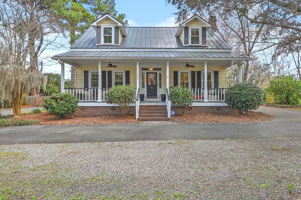 Photo of 1034 Orangeburg Road, Summerville, SC 29483 (MLS # 26006646)