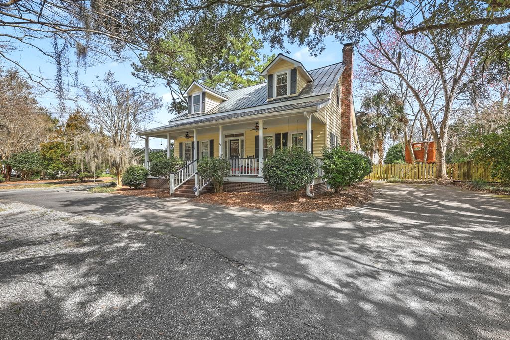 Photo of 1034 Orangeburg Road, Summerville, SC 29483 (MLS # 26006646)