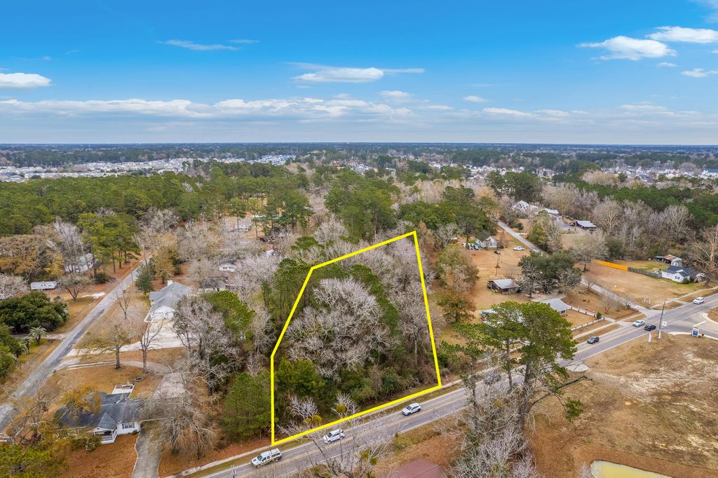Photo of 810 Orangeburg Road, Summerville, SC 29483 (MLS # 25002219)
