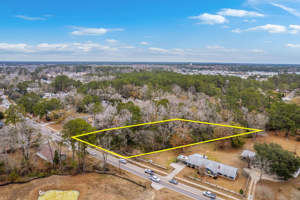 Photo of 810 Orangeburg Road, Summerville, SC 29483 (MLS # 25002219)