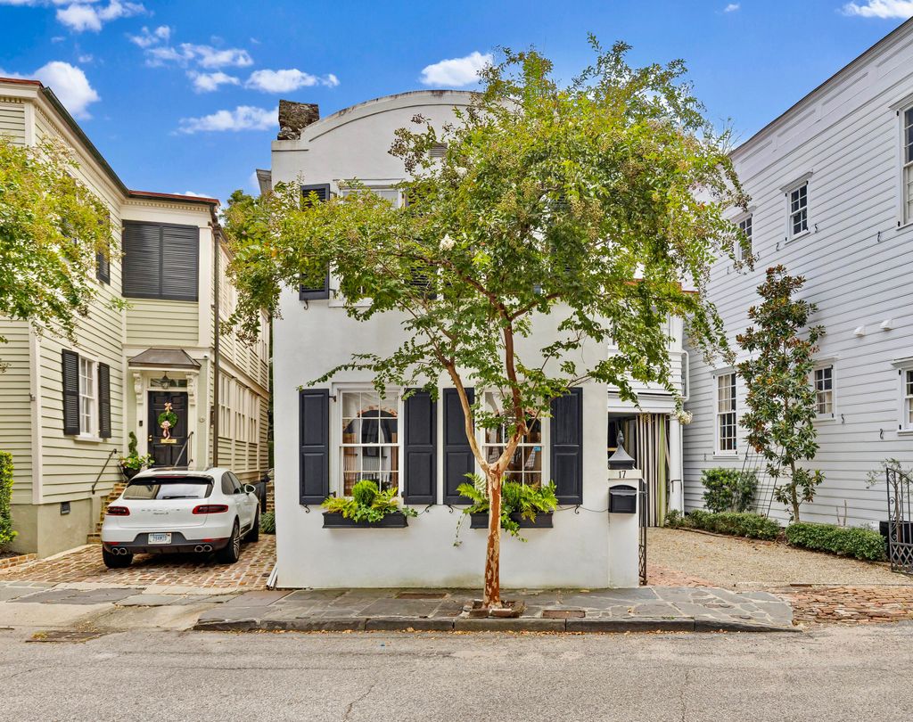 Photo of 17 Water Street, Charleston, SC 29401 (MLS # 25024106)