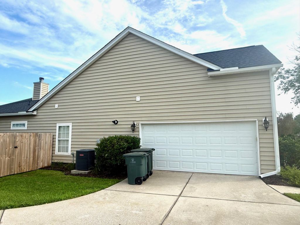 Photo of 7304 Kestrel Trail, Hanahan, SC 29410 (MLS # 25018567)