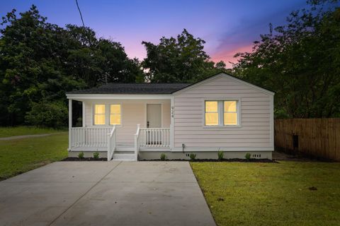 Photo of 924 Main Street, Charleston, SC 29407 (MLS # 25019167)