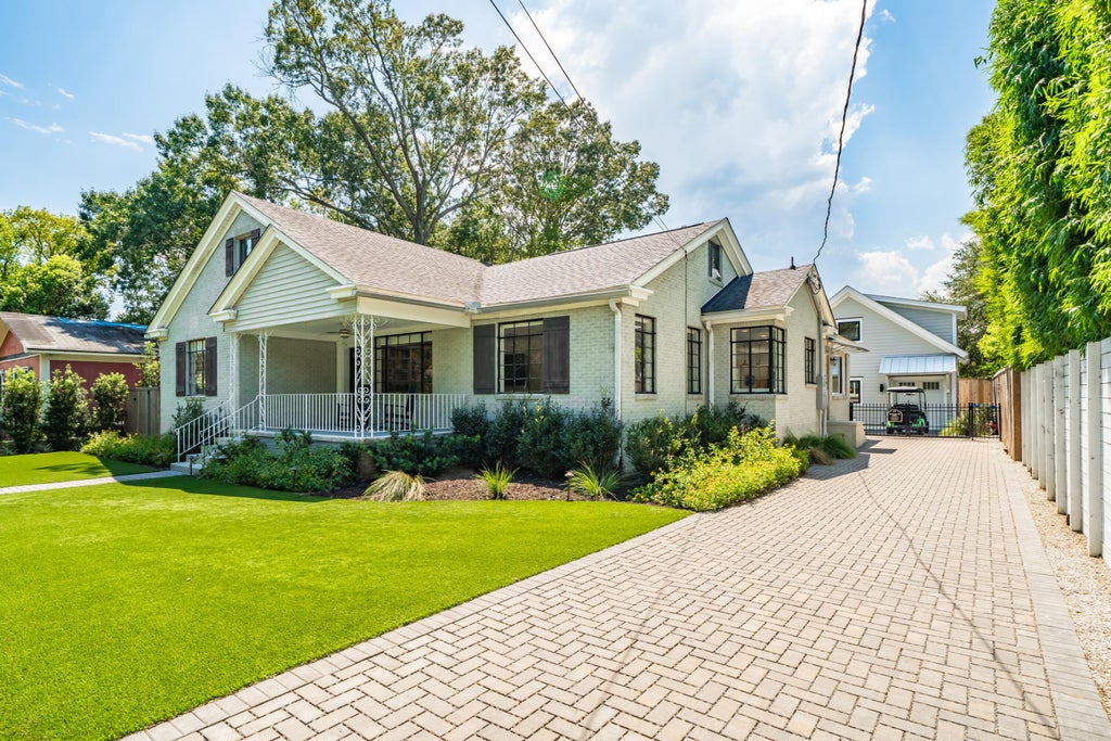 Photo of 25 Piedmont Avenue, Charleston, SC 29403 (MLS # 26028358)