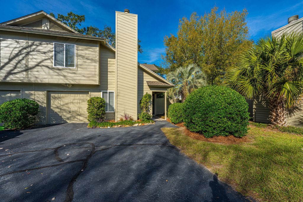 Photo of 31 Maplecrest Drive, Charleston, SC 29412 (MLS # 25032393)