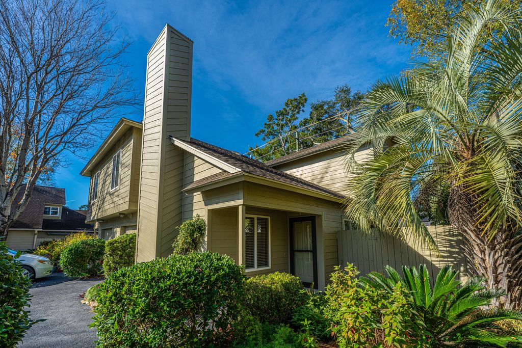 Photo of 31 Maplecrest Drive, Charleston, SC 29412 (MLS # 25032393)