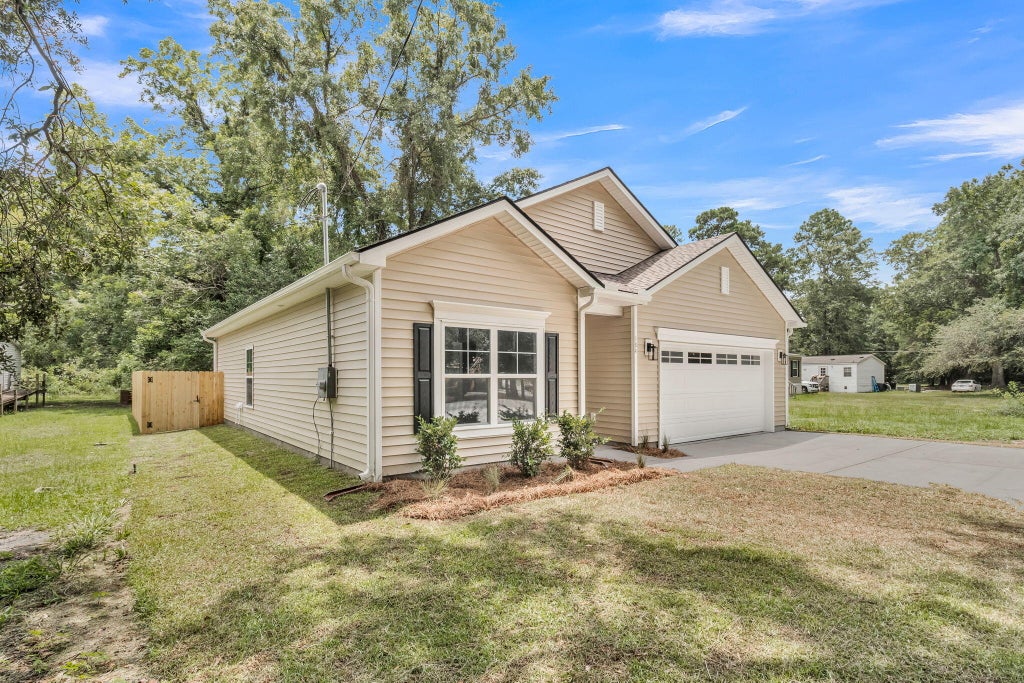 Photo of 184 W Boundary Street, Summerville, SC 29485 (MLS # 26020514)