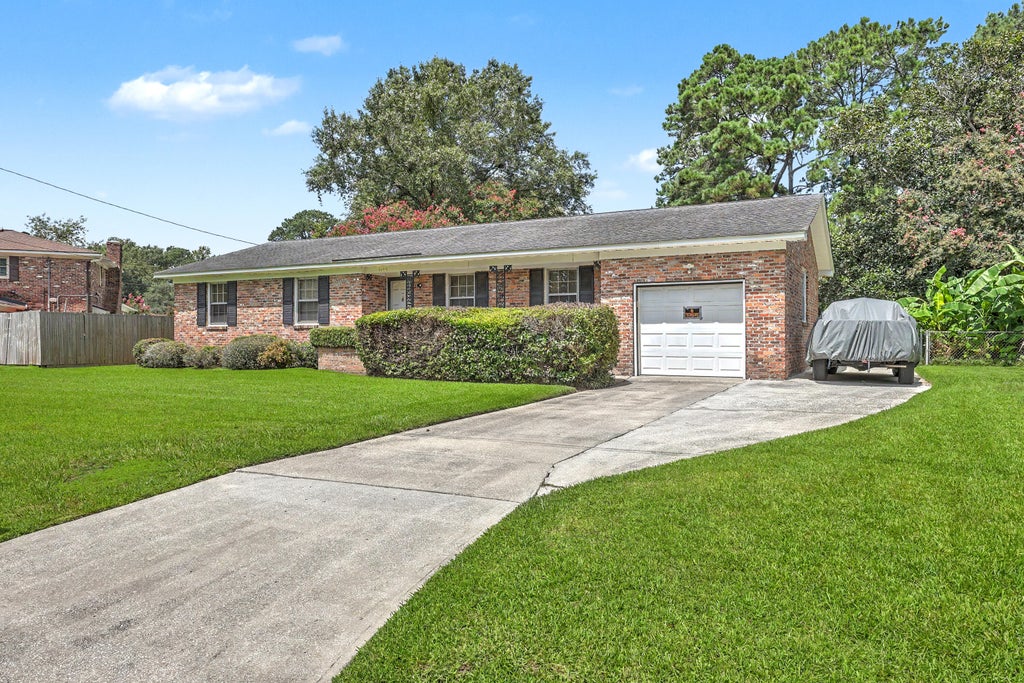 Photo of 1405 Pooshee Drive, Charleston, SC 29407 (MLS # 26022762)