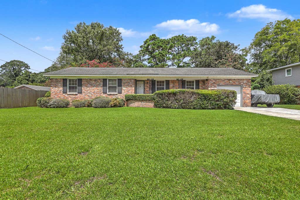Photo of 1405 Pooshee Drive, Charleston, SC 29407 (MLS # 26022762)