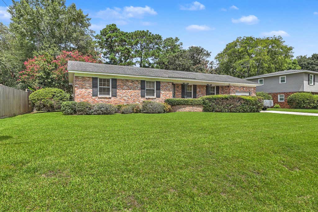 Photo of 1405 Pooshee Drive, Charleston, SC 29407 (MLS # 26022762)