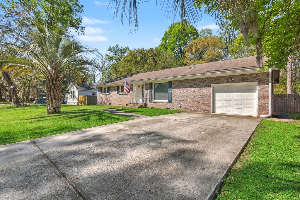 Photo of 737 Canary Drive, Charleston, SC 29414 (MLS # 26015809)