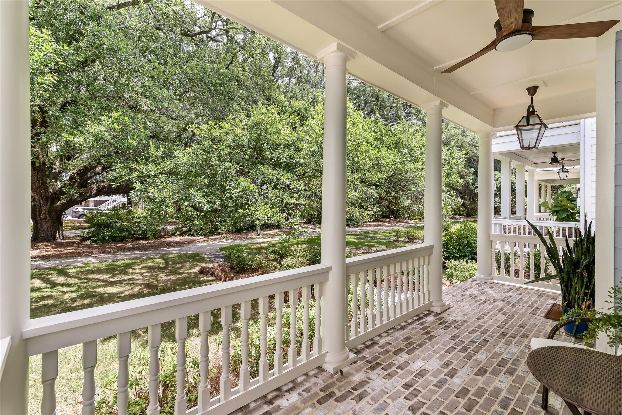1052 Avenue Of Oaks