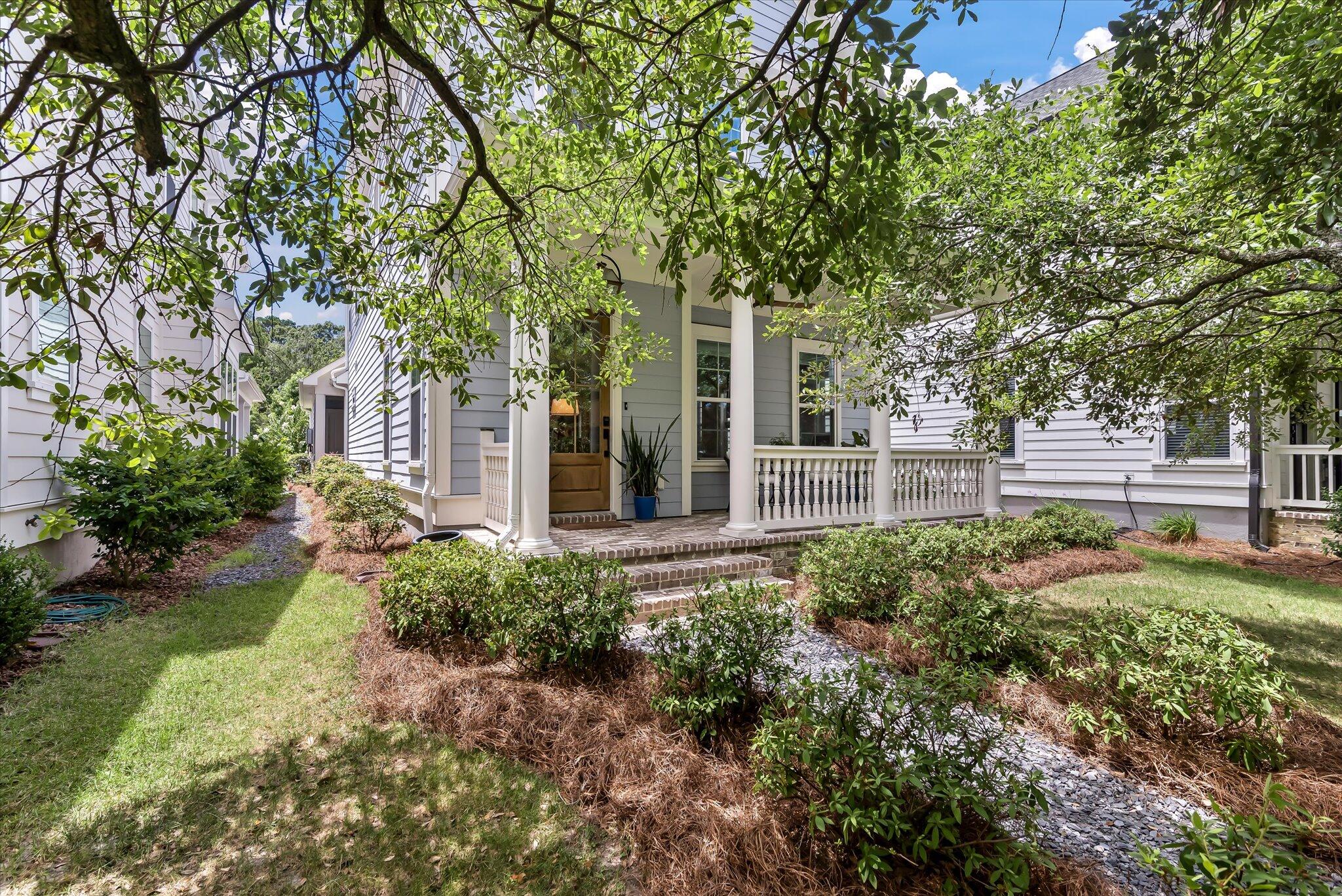 1052 Avenue Of Oaks