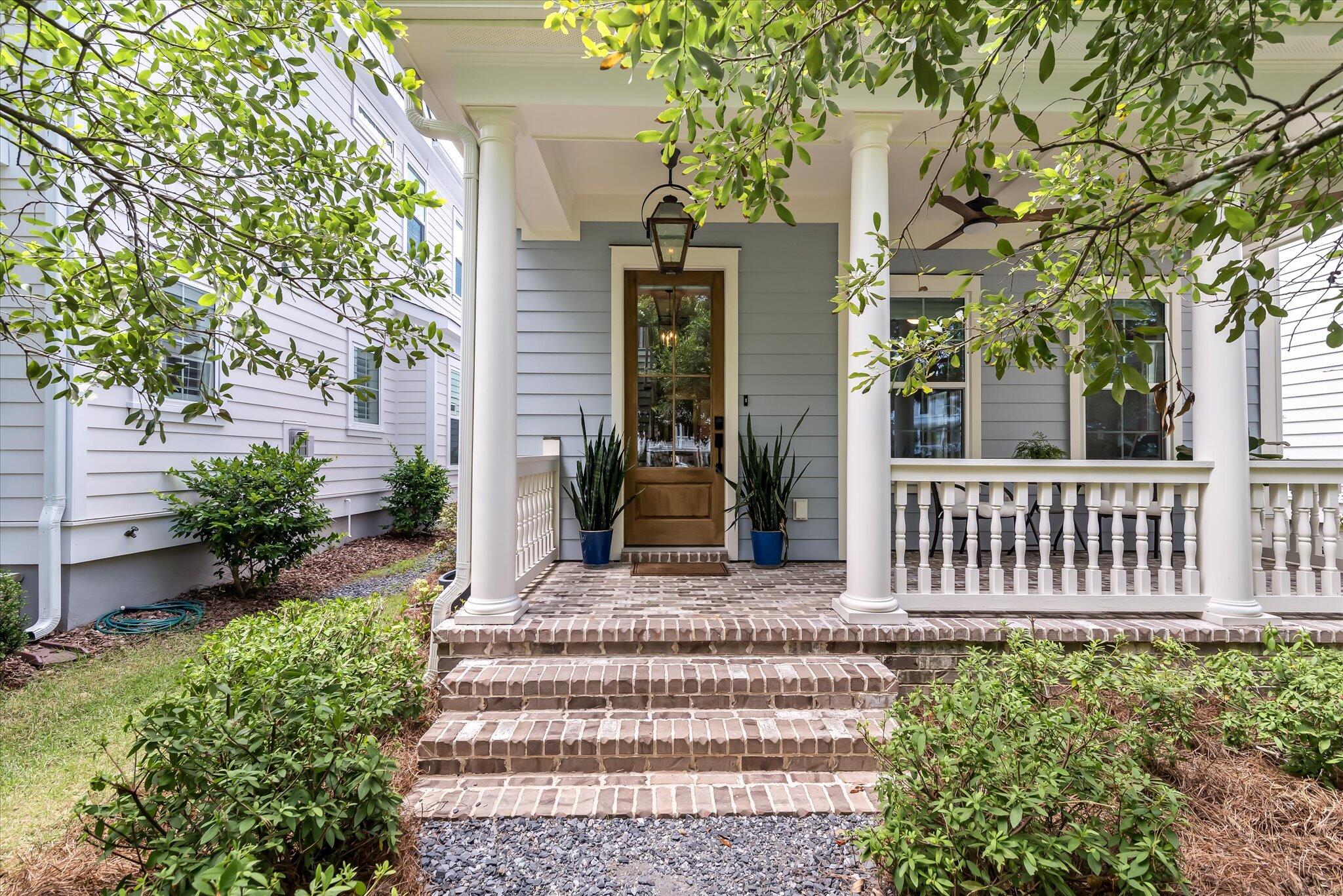 1052 Avenue Of Oaks