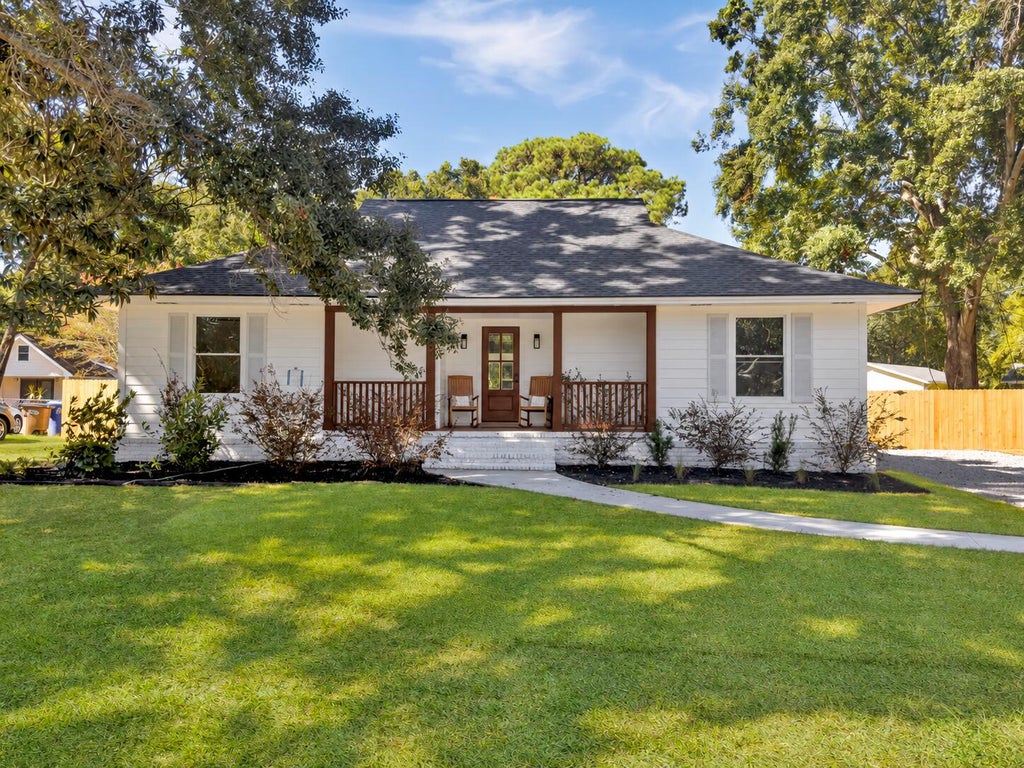 Photo of 857 Piccadilly Circle, Charleston, SC 29412 (MLS # 26026829)