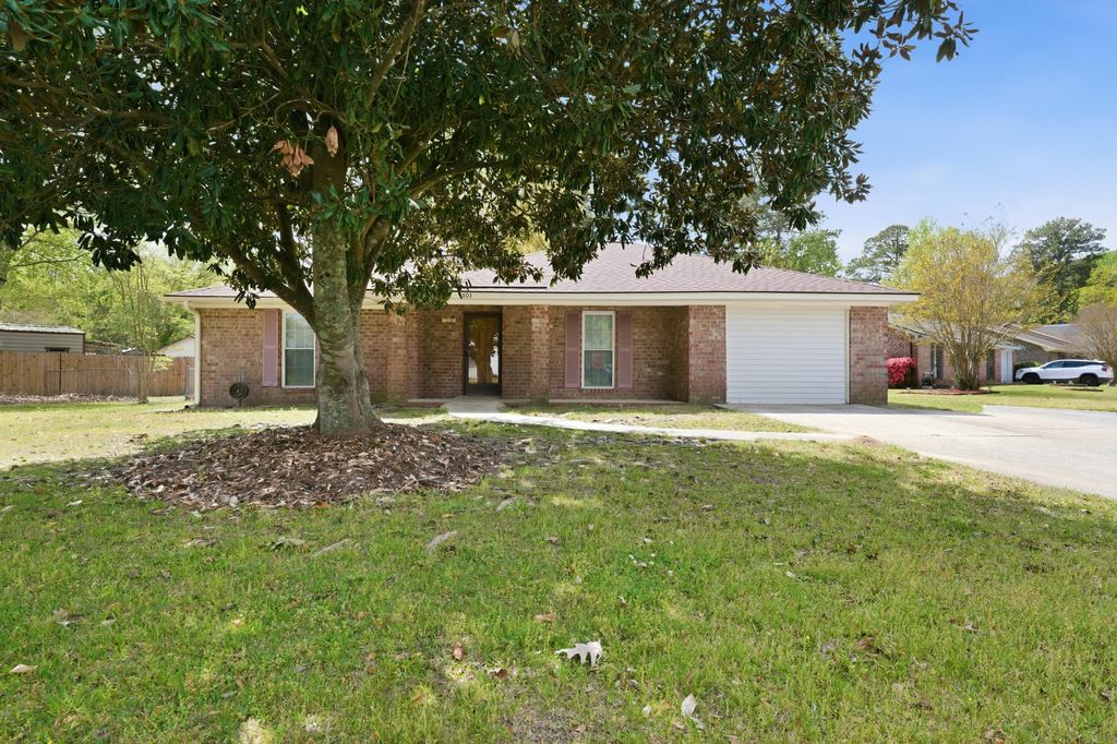 Photo of 101 Carriage Lane, Summerville, SC 29486 (MLS # 26008931)