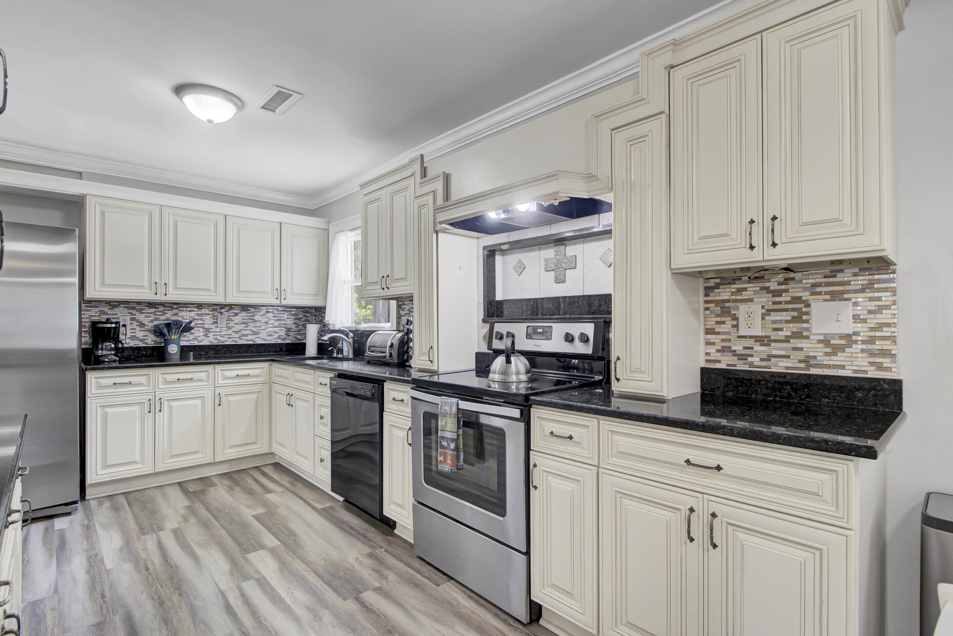 1107 Hawthorne Road