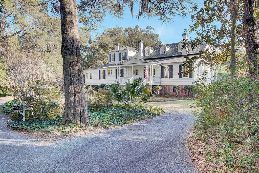 Photo of 517 W Carolina Avenue, Summerville, SC 29483 (MLS # 25030544)