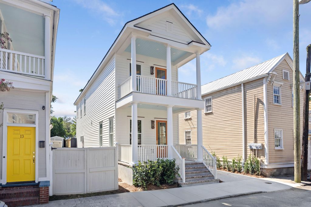 Photo of 15 Hampden Court, Charleston, SC 29403 (MLS # 25024548)