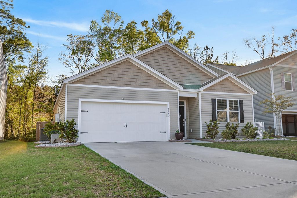 Photo of 114 Valley Row, Summerville, SC 29483 (MLS # 26009256)
