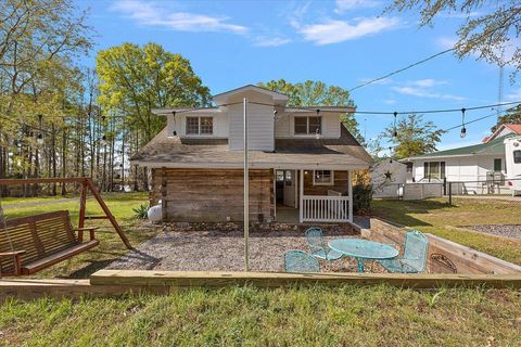 A home in Summerton