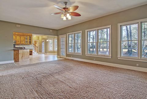 A home in North Charleston