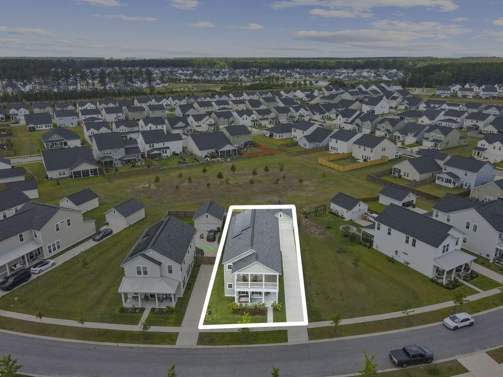 Photo of 1020 Arrowwood Way, Summerville, SC 29485 (MLS # 26014615)