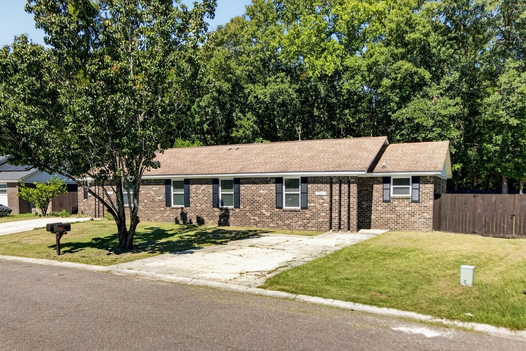 Photo of 123 Woodduck Drive #A &amp; B, Summerville, SC 29483 (MLS # 26027373)