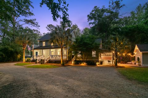 Photo of 1105 Orangeburg Road, Summerville, SC 29483 (MLS # 26012187)