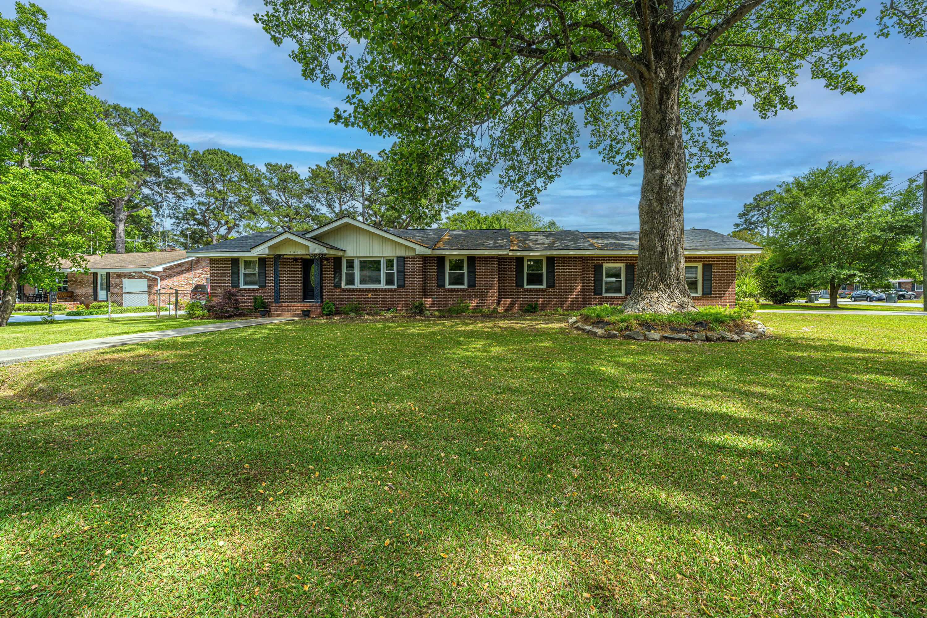 1400 W Lenevar Drive