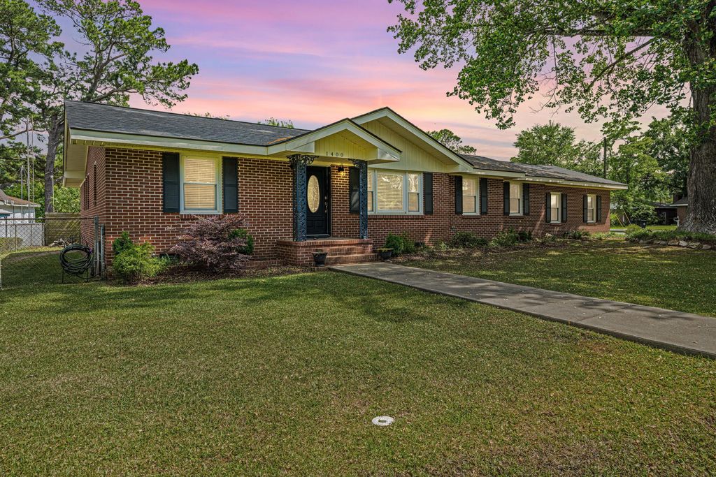 Photo of 1400 W Lenevar Drive, Charleston, SC 29407 (MLS # 26012393)