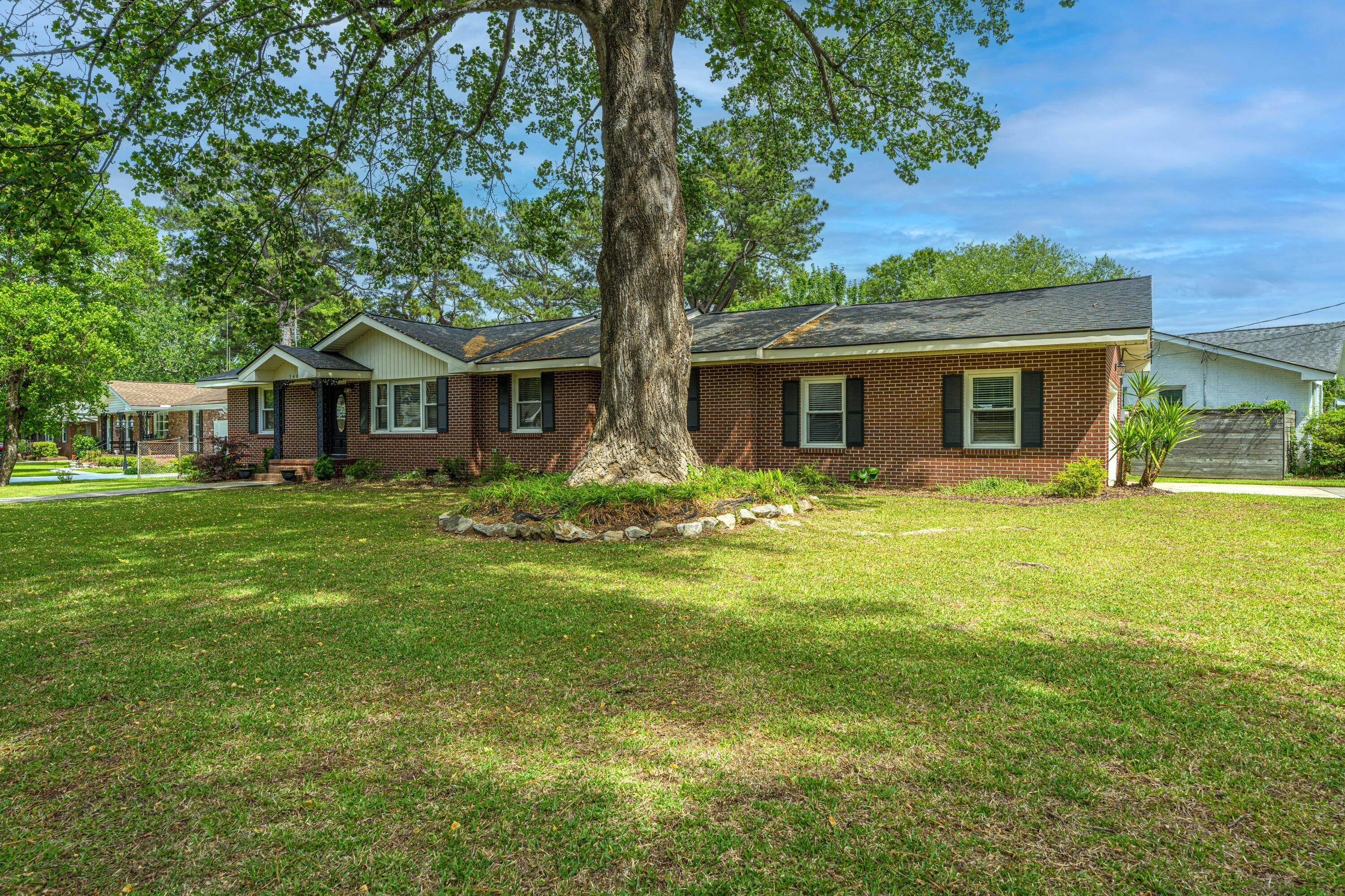 1400 W Lenevar Drive