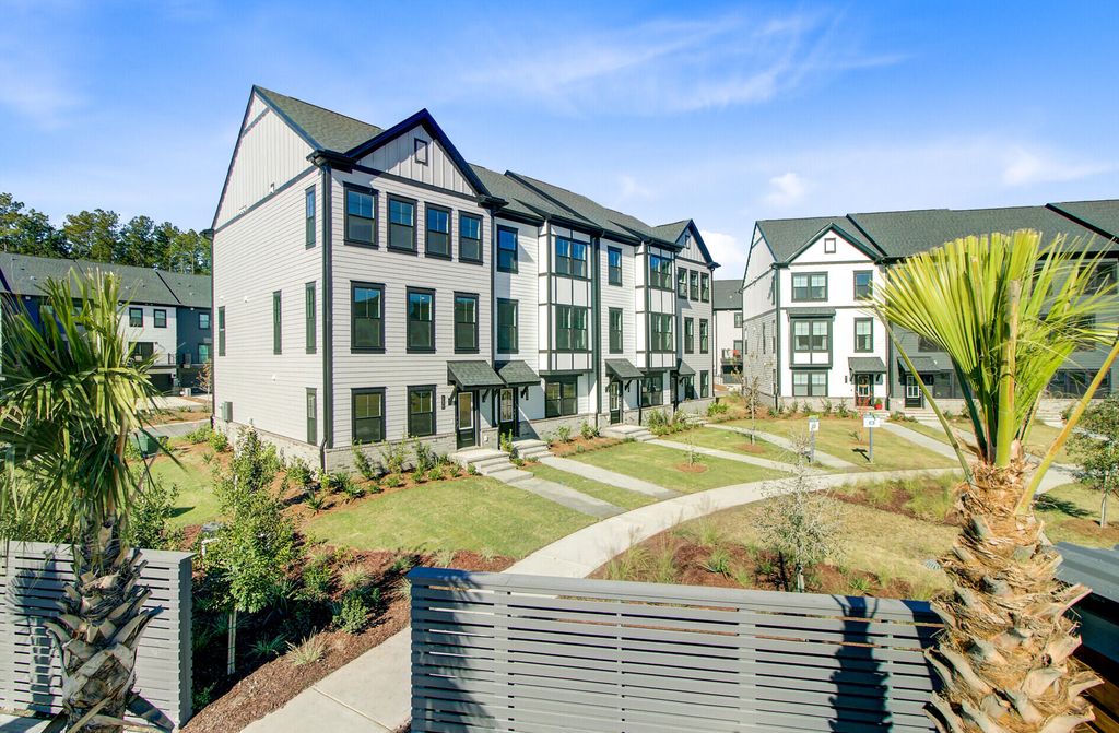 Photo of 230 Somerset Acres Drive, Summerville, SC 29486 (MLS # 25029744)